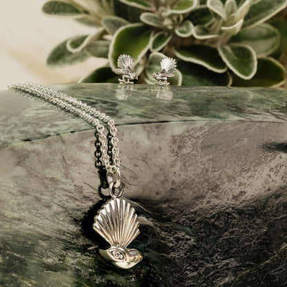 Fantail Studs (Special Friend)