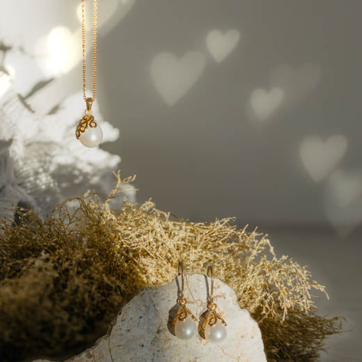 Pearl Devotion Necklace (Gold) (Pure Devotion)