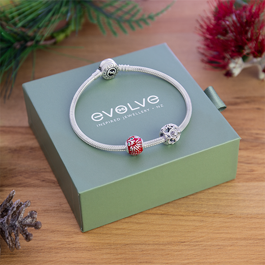 Evolve celebrate christmas gift set signature charm bracelet with pohutukawa charm